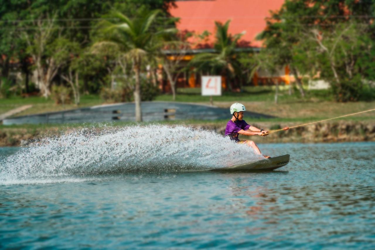 Harris Resort Batam Waterfront Sekupang Zewnętrze zdjęcie