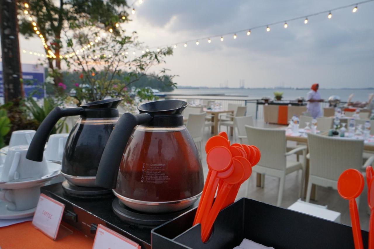 Harris Resort Batam Waterfront Sekupang Zewnętrze zdjęcie
